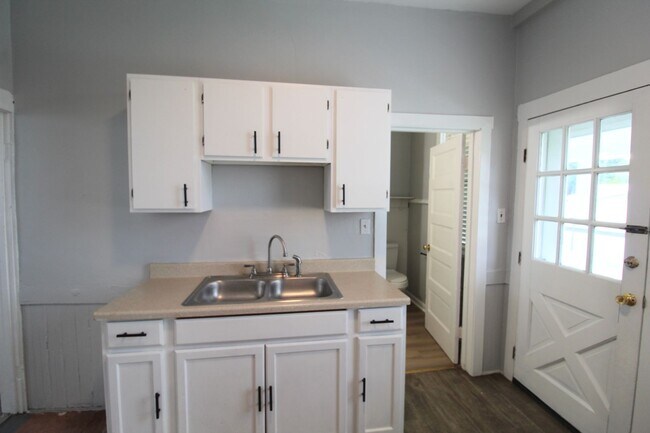 Foto del edificio - New lower price – Fully Renovated 2 Bed / 1 Bath Apartment in Elkton