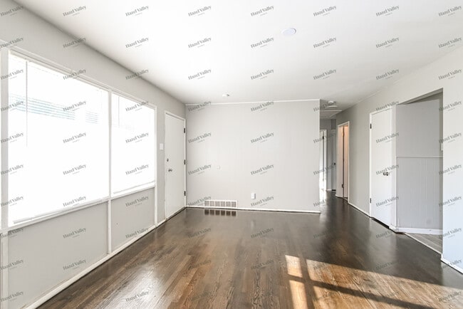 Building Photo - 1825 Clover Ln