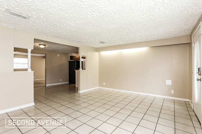 Foto del edificio - 7938 Lake Park Ct