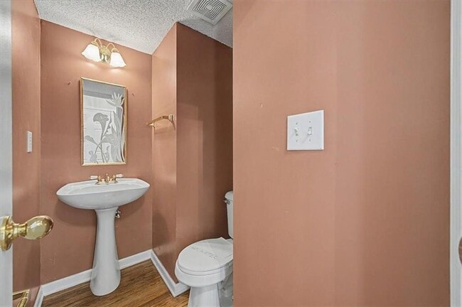 Foto del edificio - 2025 Baramore Oaks Dr