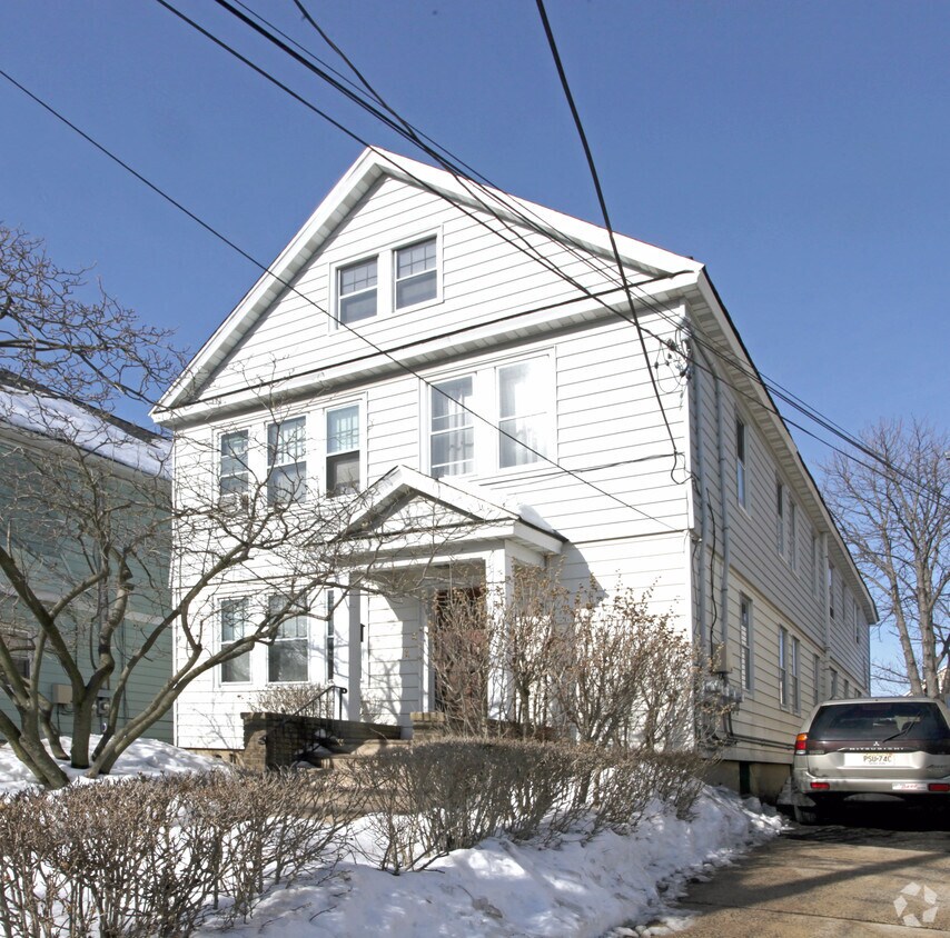 Building Photo - 720 Van Buren Ave