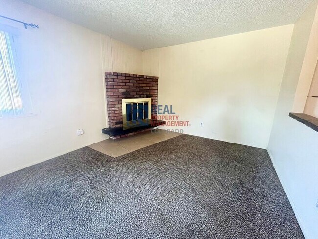 Foto del edificio - 1319 Potter Dr