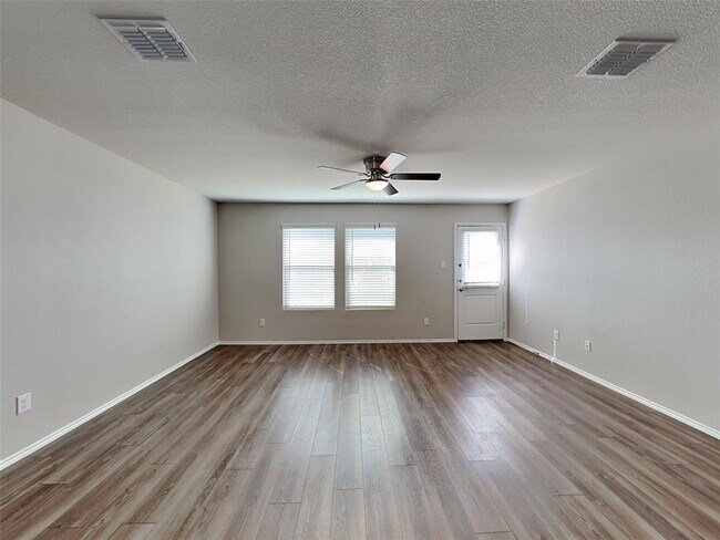 Building Photo - 305 Anvil Dr