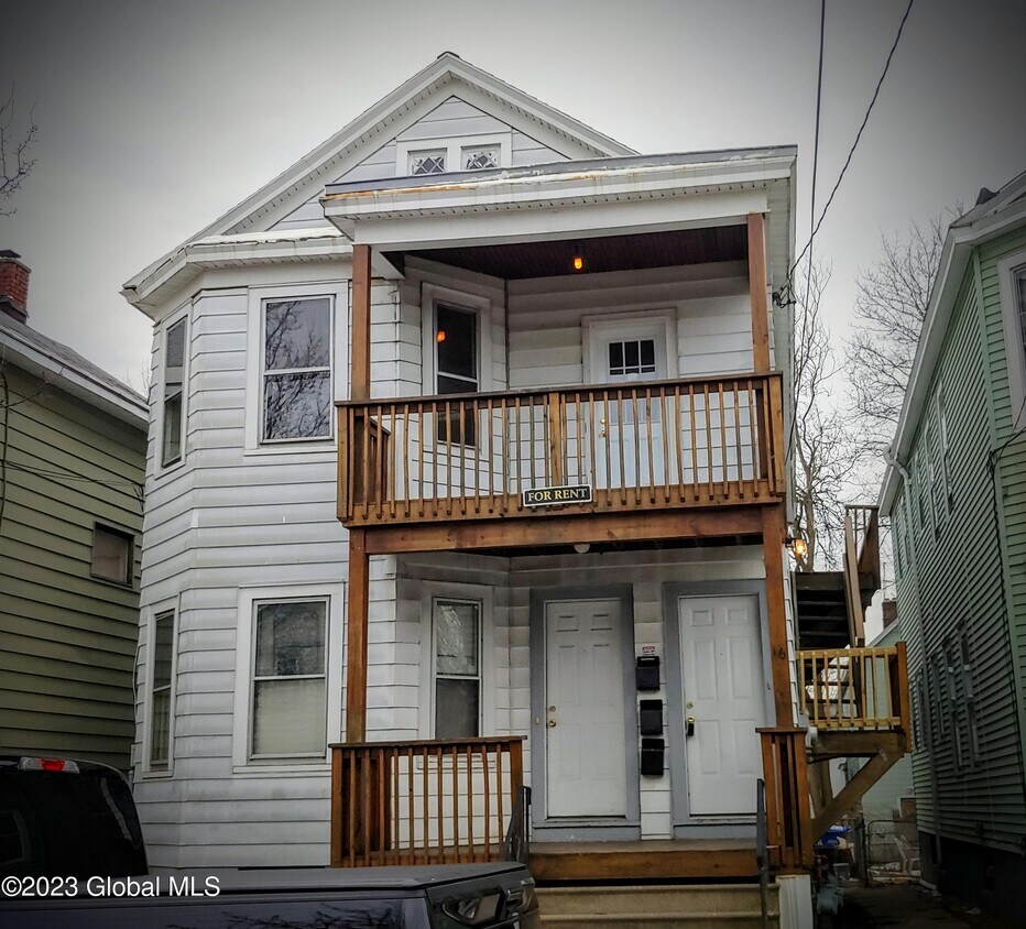 Primary Photo - 16 Benson St