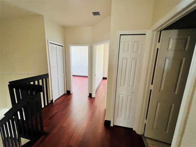 Foto del edificio - 24048 SW 108th Ave