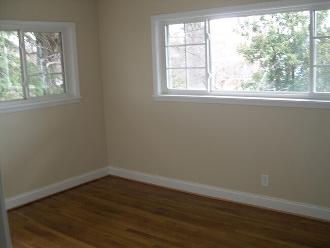 Foto del edificio - 615 N Spring St