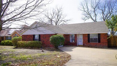 Building Photo - 403 E R Ellis Ave