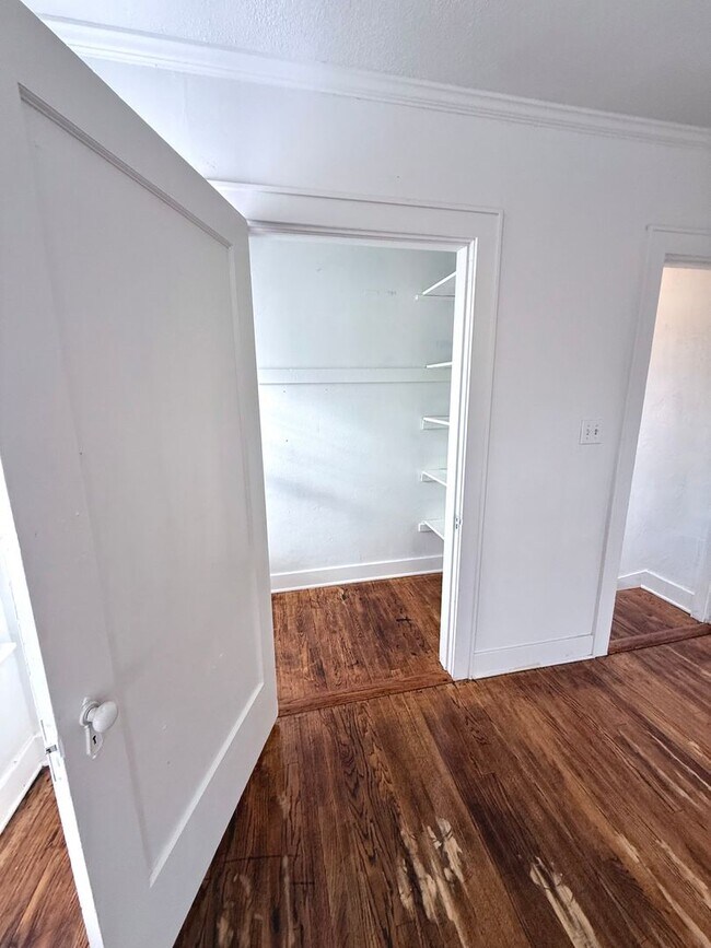 Foto del edificio - Large 1BD 1BA Duplex in Historic Mesta Par...