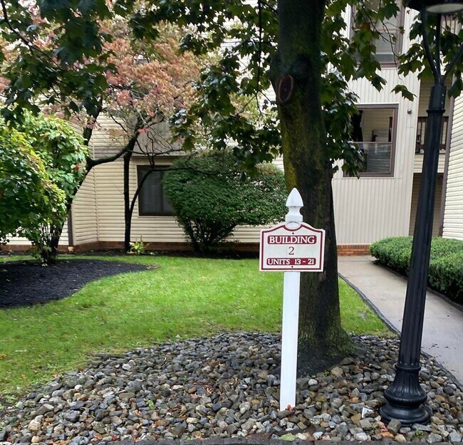 Foto del edificio - 21 Green Valley Ct