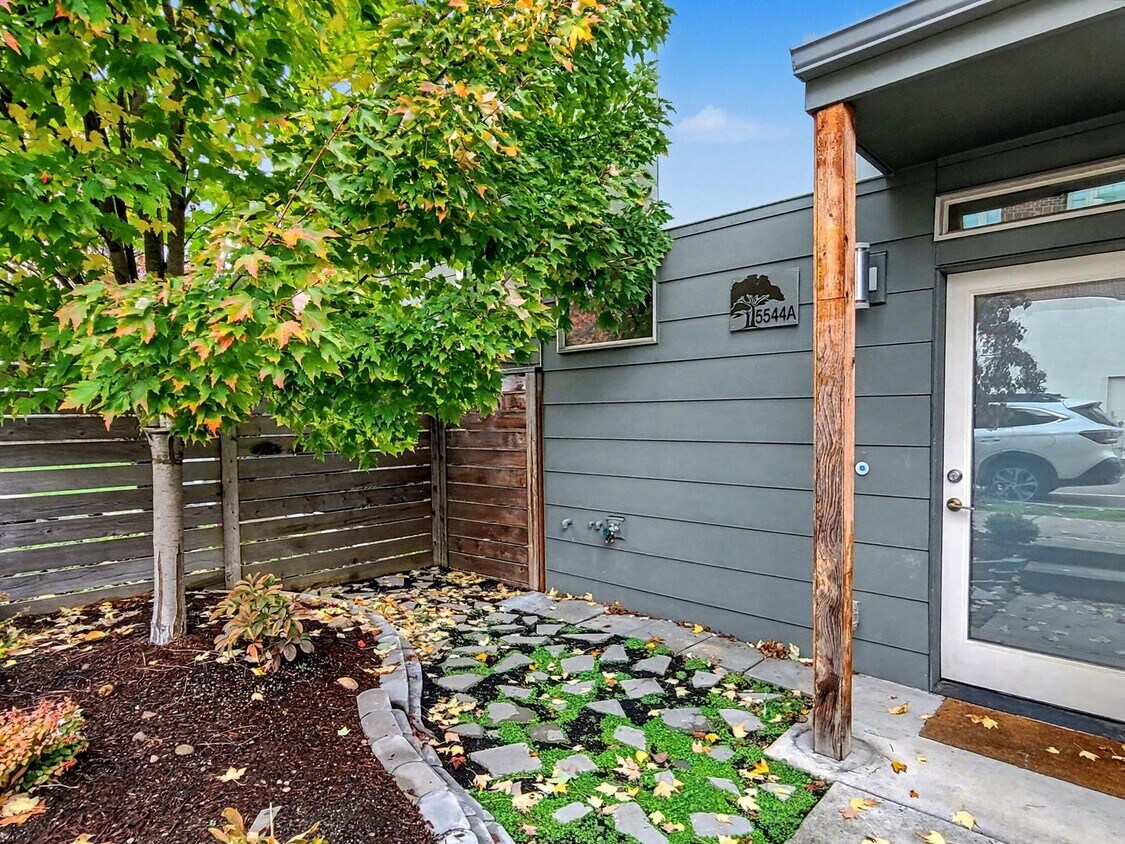 Foto principal - South Seattle 1 Bedroom + Office Townhouse...