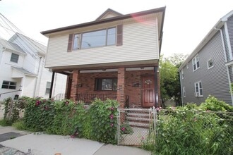 Building Photo - 43 Chapman St