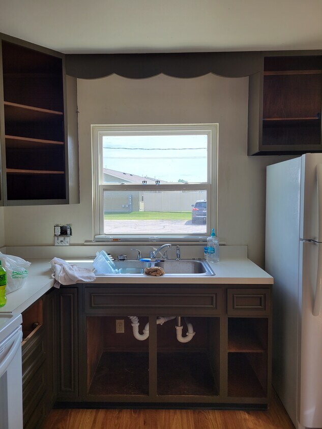 Extra large eat in kitchen~custom cabinets - 84 S Pioneer Pky