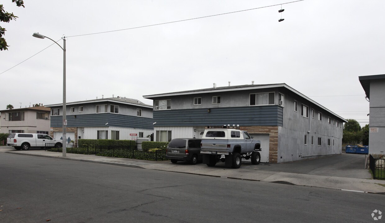 Primary Photo - 1118-1124 N Mayfair Ave