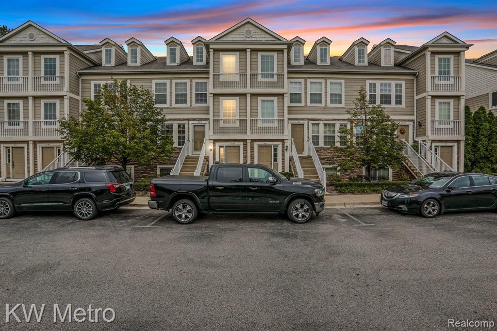 Primary Photo - 1093 Foxboro