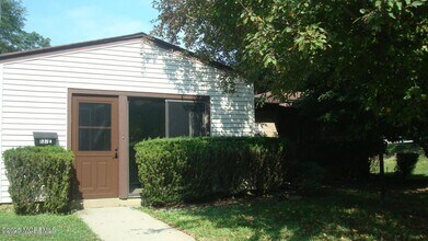 Building Photo - 137 Amberly Dr