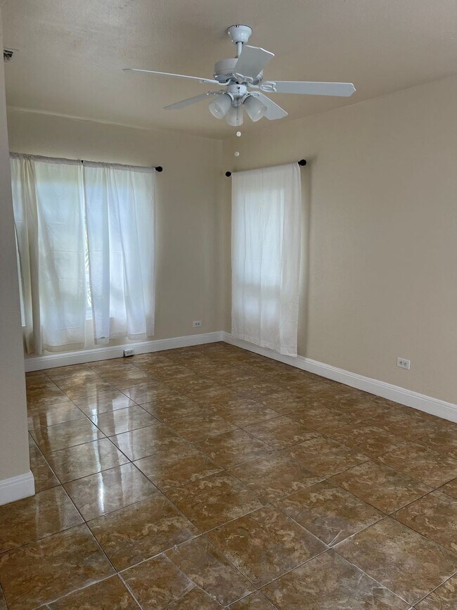Building Photo - Alta Vista Rear Apartment