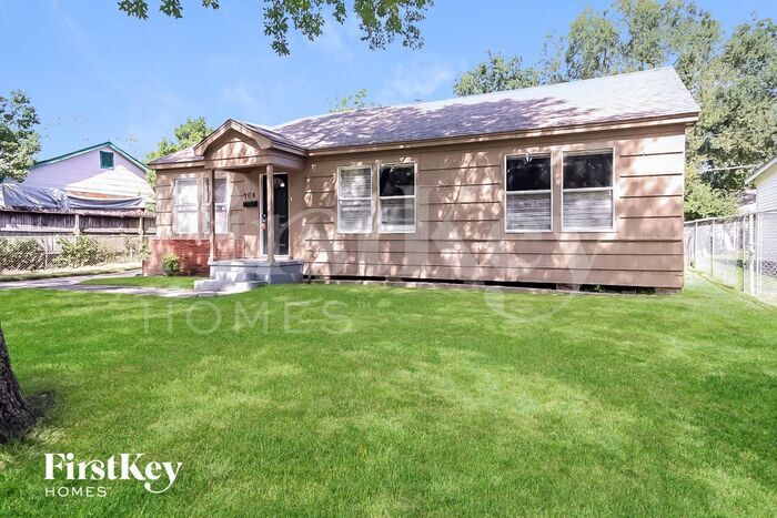 Primary Photo - 706 E Humble St