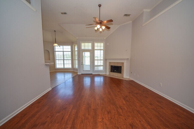 Foto del edificio - Great 3 bed, 2 bath home in Cordova with wonderful curb appeal.