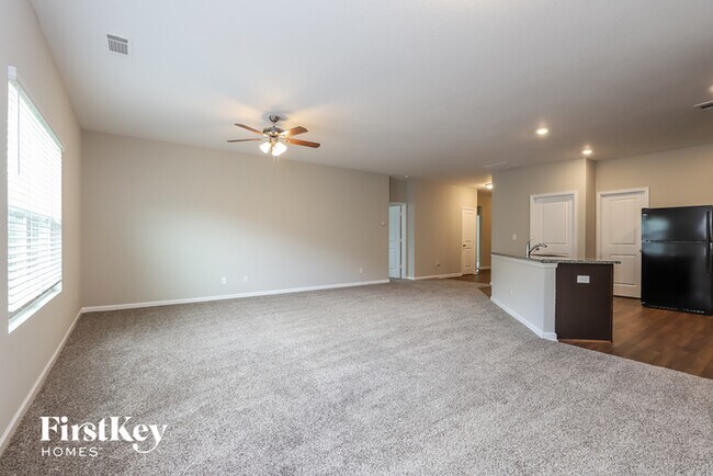 Foto del edificio - 100 Darling Ln
