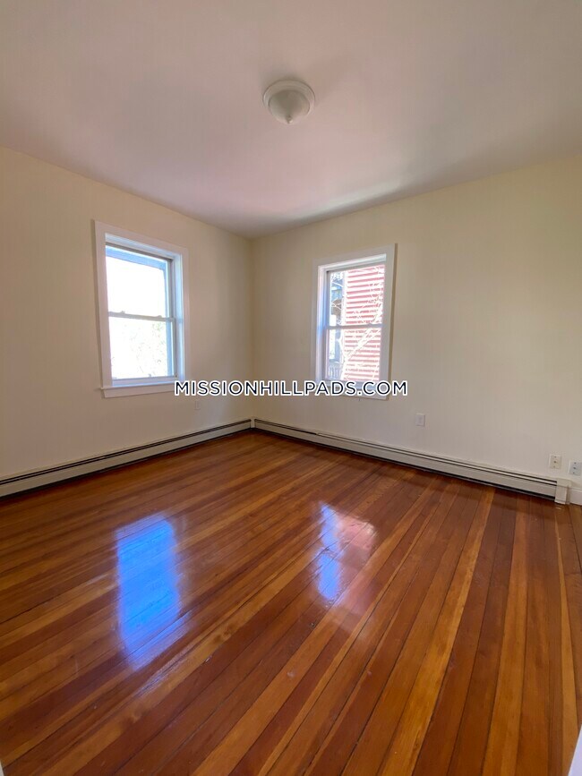 Building Photo - 55 Lawn St