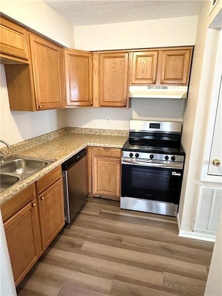 Foto del edificio - 653 Farmington Pl