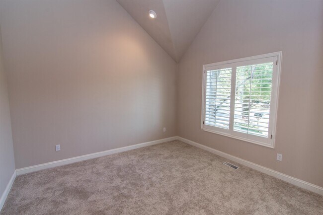 Building Photo - 1730 N Sevenoaks Way