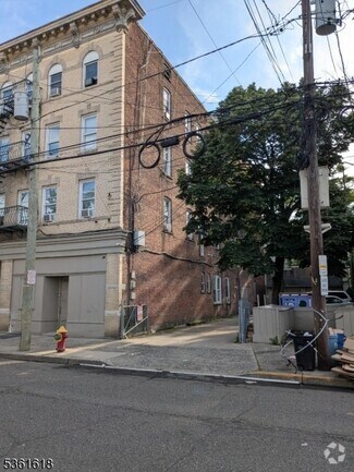 Building Photo - 139 9th St