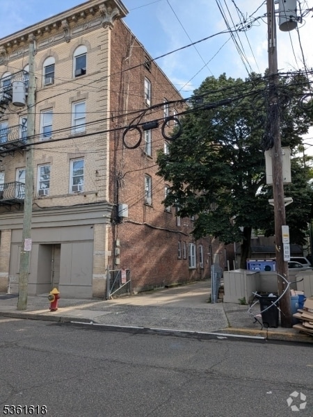 Building Photo - 139 9th St