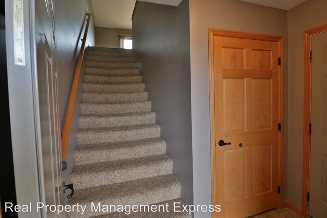 Building Photo - 1020-1026 N Main Ave