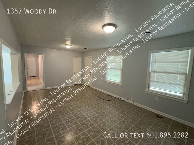 Building Photo - Lovely 3-bedroom, 2-bathroom home located ...
