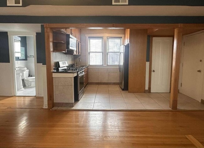 Building Photo - 3719 W Hirsch St