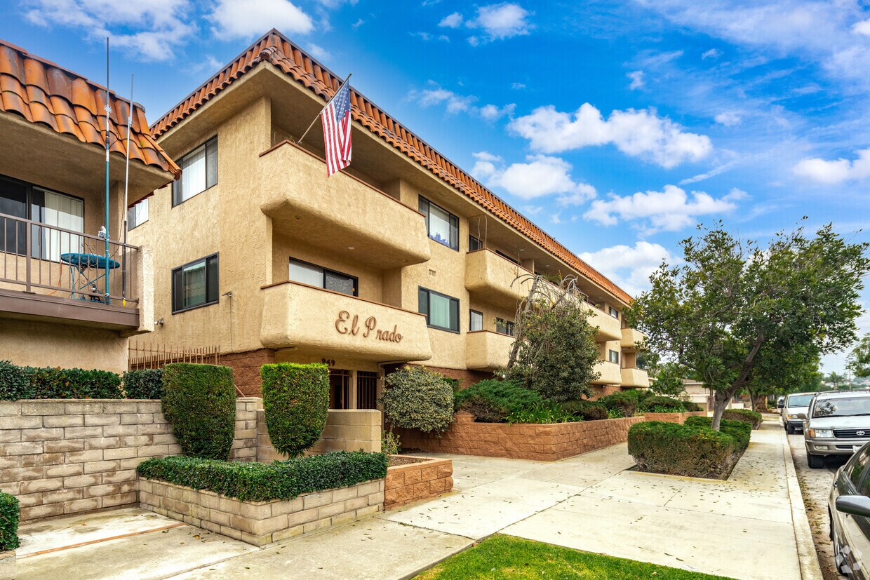 Exterior - 951 W 26th St
