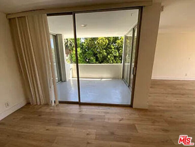 Foto del edificio - 9221 Charleville Blvd