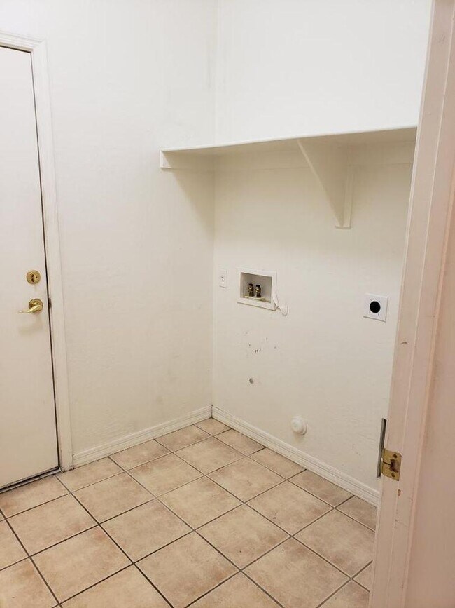 Building Photo - 760 E Indian Wells Pl
