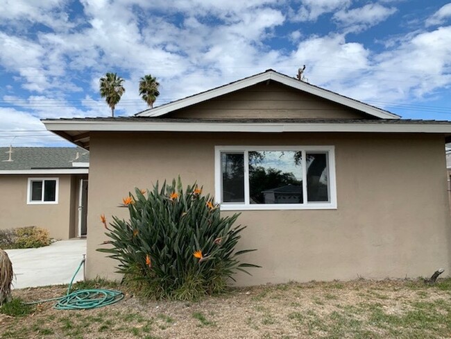 Foto del edificio - NEWLY REMODELED UPLAND HOME