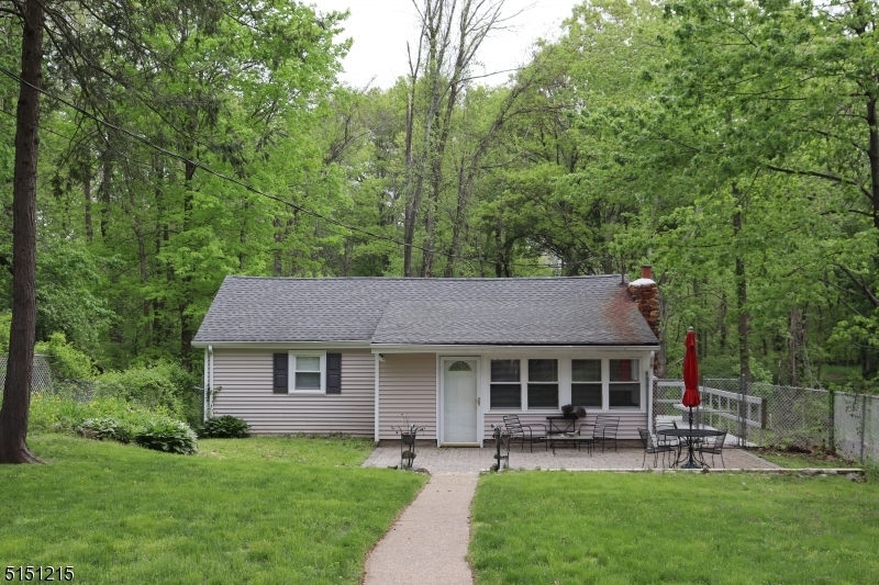 Primary Photo - 33 River Rd