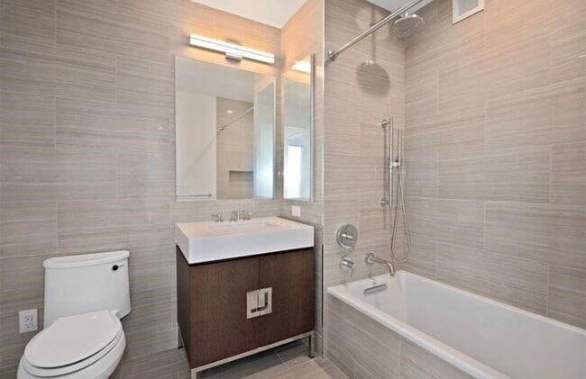 Building Photo - 99 Hudson St