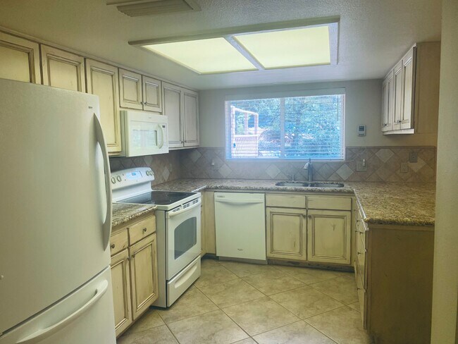 Building Photo - Unfurnished - 1 Year Rental