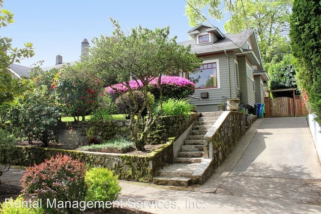 Building Photo - 4 br, 1 bath House - 3324 NE Peerless Pl