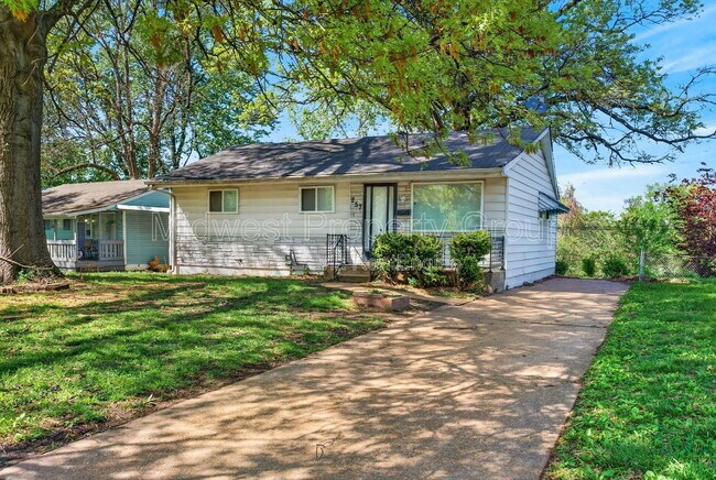 Photo - 257 Glen Garry Rd House