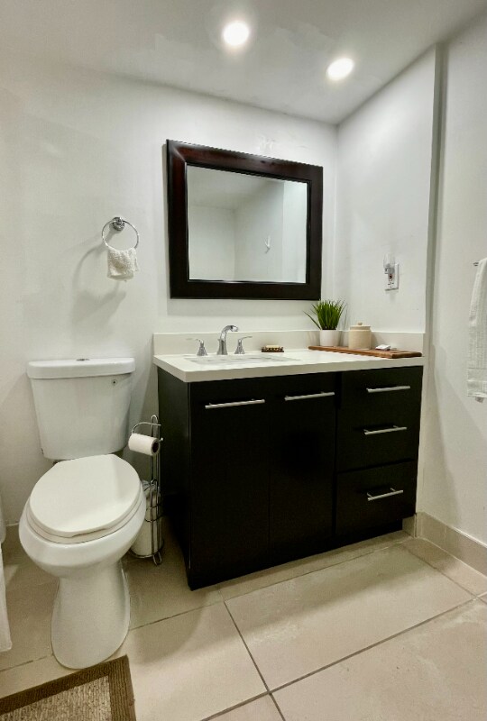 Building Photo - 3675 N Country Club Dr