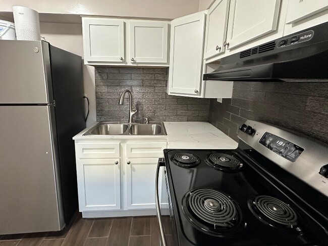 Foto del edificio - 1386 Court Ave