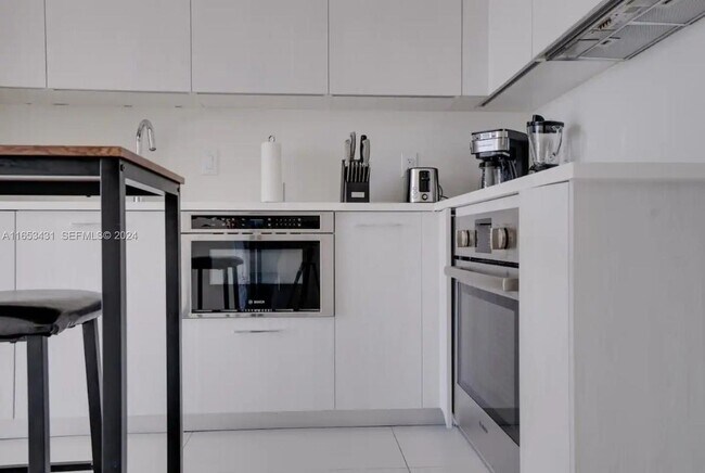 Foto del edificio - 501 NE 31st St