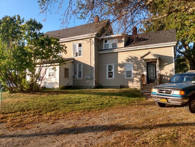 Foto del edificio - 482 Cushman Rd