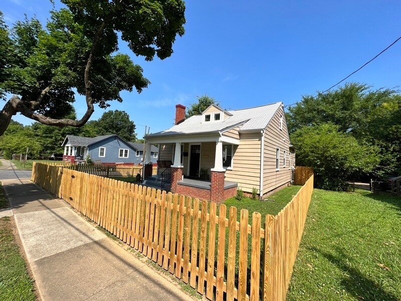 Primary Photo - 1819 Ingram Ave
