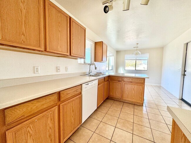 Foto del edificio - 3BR/2BA/2CG, 1337 sq.ft. rental in Sierra Vista, AZ