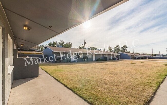 Building Photo - 2414 W Devonshire Ave