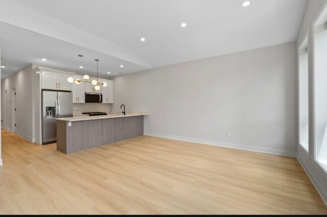 Foto del edificio - 5006 S Prairie Ave