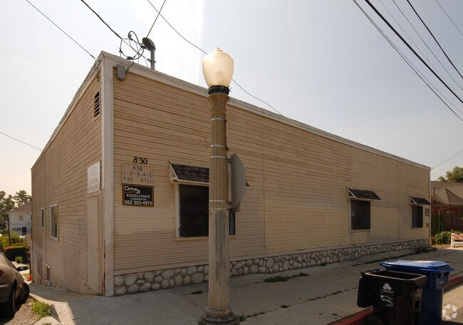 Building Photo - 830 E Edgeware Rd