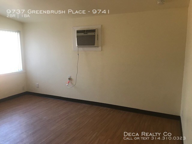 Building Photo - 2 Bedroom Apartment